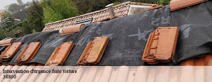 Intervention d'urgence fuite toiture   38800